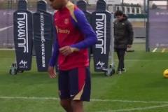 直掛死角！亞馬爾展示任意球訓(xùn)練！