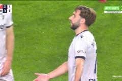 奧爾莫點(diǎn)球被撲！對手提前進(jìn)禁區(qū)解圍重罰 奧爾莫再次主罰命中！