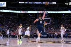 你變態(tài)神仙球一幕再現(xiàn)！約基奇愜意單手一拋又進超遠壓哨三分