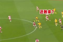 這下服了沒(méi)？早說(shuō)了足球是團(tuán)隊(duì)運(yùn)動(dòng)！不是一個(gè)單干！