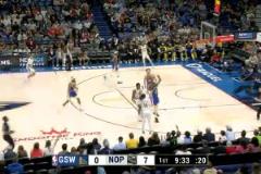 WTF！女足女孩掀開球衣挑釁男子，在場觀眾集體驚呼