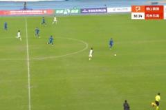 離奇出擊！佛山南獅門將在有后衛(wèi)防守的情況下，出擊送空門