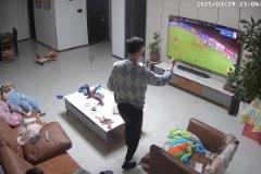 男人至死是少年??泰山讓三追四，球迷向妻兒炫耀：4個