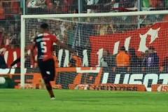 還是那堵墻！38歲皇馬名宿納瓦斯代表紐維爾老男孩上演點球兩連撲