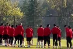 蓉城球迷發(fā)布熊貓登泰山海報，希望球隊(duì)報上賽季被“三殺”之仇