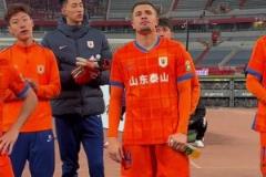 0-3不敵成都蓉城！球員謝場時球迷仍高歌加油！