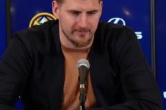 約老師 ！要不考慮一下湖人，他們迫切需要一個(gè)中鋒