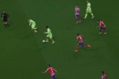 一氣呵成！亞馬爾連停帶過(guò)外圍抽射偏出球門！