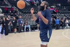 輕松寫(xiě)意！哈登賽前熱身轉(zhuǎn)身隨手飚進(jìn)logo三分