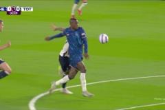 錯(cuò)失良機(jī)！杰克遜單刀打門(mén)被撲！范德文解圍驚險(xiǎn)中柱！