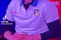 國(guó)王杯被巴薩淘汰后，西蒙尼被拍到坐在替補(bǔ)席強(qiáng)忍淚水