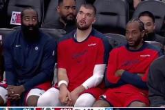 今天是養(yǎng)生局兒！大比分領(lǐng)先的快船三位大佬 好悠閑哈~