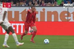 拜仁鎖定勝局！薩內(nèi)禁區(qū)內(nèi)傳中造馬西瑪自擺烏龍！