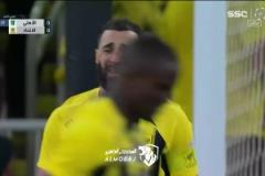 坎特梅西附體后射門，本澤馬都快被氣哭了