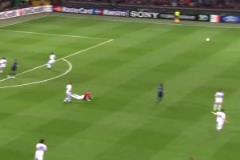 14年前的今天，諾伊爾出擊解圍，遭斯坦科維奇驚天吊射