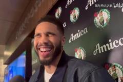 抽象！塔圖姆采訪時被逗笑，發(fā)出魔性的笑聲！