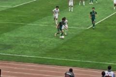 無語！老哥在車里看皇馬被絕殺，結果來了倆小毛賊偷車