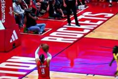 學(xué)得一點都不像！濃眉模仿狄龍投籃名場面！