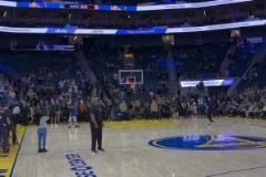 賽前庫里再次嘗試全場(chǎng)的投籃！此時(shí)人們還不知道本場(chǎng)只進(jìn)一球