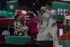 歷史級(jí)合唱！甲亢哥和大張偉合唱《陽(yáng)光彩虹小白馬》