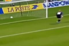 太逆天了！卡洛斯這腳超遠(yuǎn)任意球，現(xiàn)在還有球員能做到嗎？