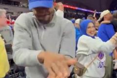 文班亞馬和他爸去觀看ncaa總決賽