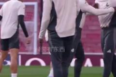 15冠底蘊！皇馬眾將在酋長球場踩場訓(xùn)練嬉笑打鬧，似乎毫無壓力