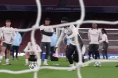 皇馬眾將在酋長(zhǎng)球場(chǎng)踩場(chǎng)射門(mén)訓(xùn)練，歐冠大戰(zhàn)一觸即發(fā)！