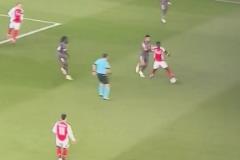 球迷曬視頻：這就是我們需要薩卡的原因！兩次造犯規(guī)賴斯兩次破門