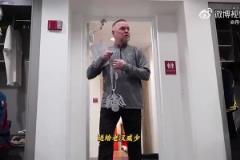 以后還能見到激情演講嗎？馬龍此前把隊(duì)內(nèi)最佳防守大金鏈頒給威少