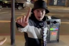 3-0完勝皇馬占先機(jī)！賽后阿森納球迷在街上嘲諷皇馬球迷