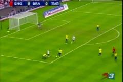 太殘暴了小羅反擊中穿襠晃翻杰拉德