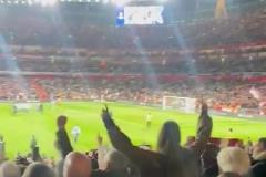 North London Forever！皇馬球員落寞離場，現(xiàn)場槍迷高歌慶祝