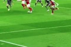 庫爾圖瓦極致三連撲，若不是他安帥今夜怕是得慘敗下課