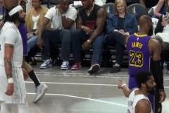 死鬼！濃眉和老詹在比賽間隙還“調(diào)情”幾句