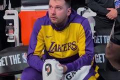 東契奇重回達(dá)拉斯看致敬自己視屏 滿眼都是過去7年的影子