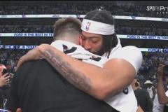 聊了啥？重磅交易兩大主角東契奇與濃眉 賽后擁抱致意&耳語