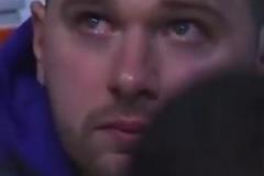 看著致敬視頻&回想獨(dú)行俠時(shí)光，東契奇淚已決堤