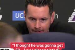 雷迪克賽后一本正經(jīng)：我還以為77會得50分...很失望！說完自己忍不住笑了