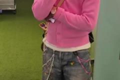 帥??！巴薩4:0多特蒙德，亞馬爾賽后的穿搭 粉色毛衣+牛仔短褲