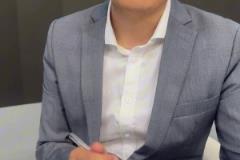 解說員：伊萬先生，別琢磨了，招李源一吧！