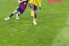 巴薩球迷：兄弟在18歲時(shí)就推倒了一個(gè)體型是他兩倍的男人