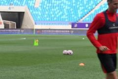 蓉城隊(duì)長周定洋現(xiàn)身女籃比賽現(xiàn)場(chǎng),觀眾爭相合影,過道秒變追星現(xiàn)場(chǎng)