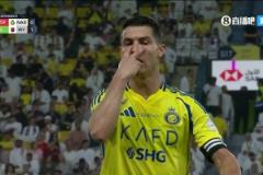 勝利上半場補(bǔ)時(shí)丟球！塞雷馬尼補(bǔ)射破門！C羅非常不滿！