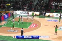 大心臟！張鎮(zhèn)麟接球冒著被反打的風(fēng)險 果斷三分飆中殺死比賽?。? title=