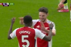 太快了！賴斯反擊奔襲推進(jìn)送助攻！托馬斯小角度打門得手！