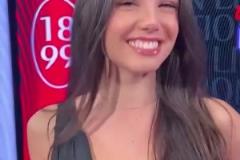 又有新人?。緼C米蘭美女主持這中文聽著挺舒服呀~