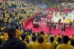 殺人還要誅心？山西主場球迷賽后高喊起了：“晚安徐杰！”