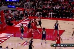 這彈速太恐怖了！阿門一步暴起直接暴扣，約基奇在籃下只能目送！