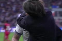 太銷魂，網(wǎng)友：阿瑙托維奇這腳傳球的確值得小因又摟又親